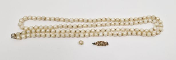 20th century string of cultured pearls on 9ct gold clasp