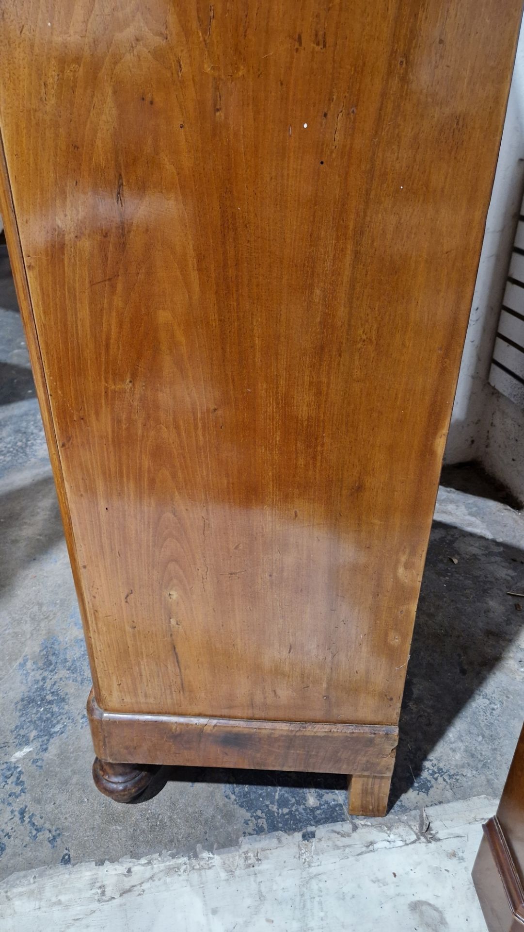 Empire-style walnutwood secretaire a abattant with ovolo cornice, ogee-fronted frieze drawer above - Image 33 of 47