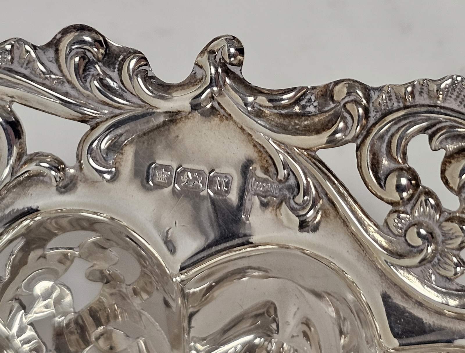 Silver bon-bon dish, circular and lobed having everted and pierced foliate scroll border, - Image 3 of 4