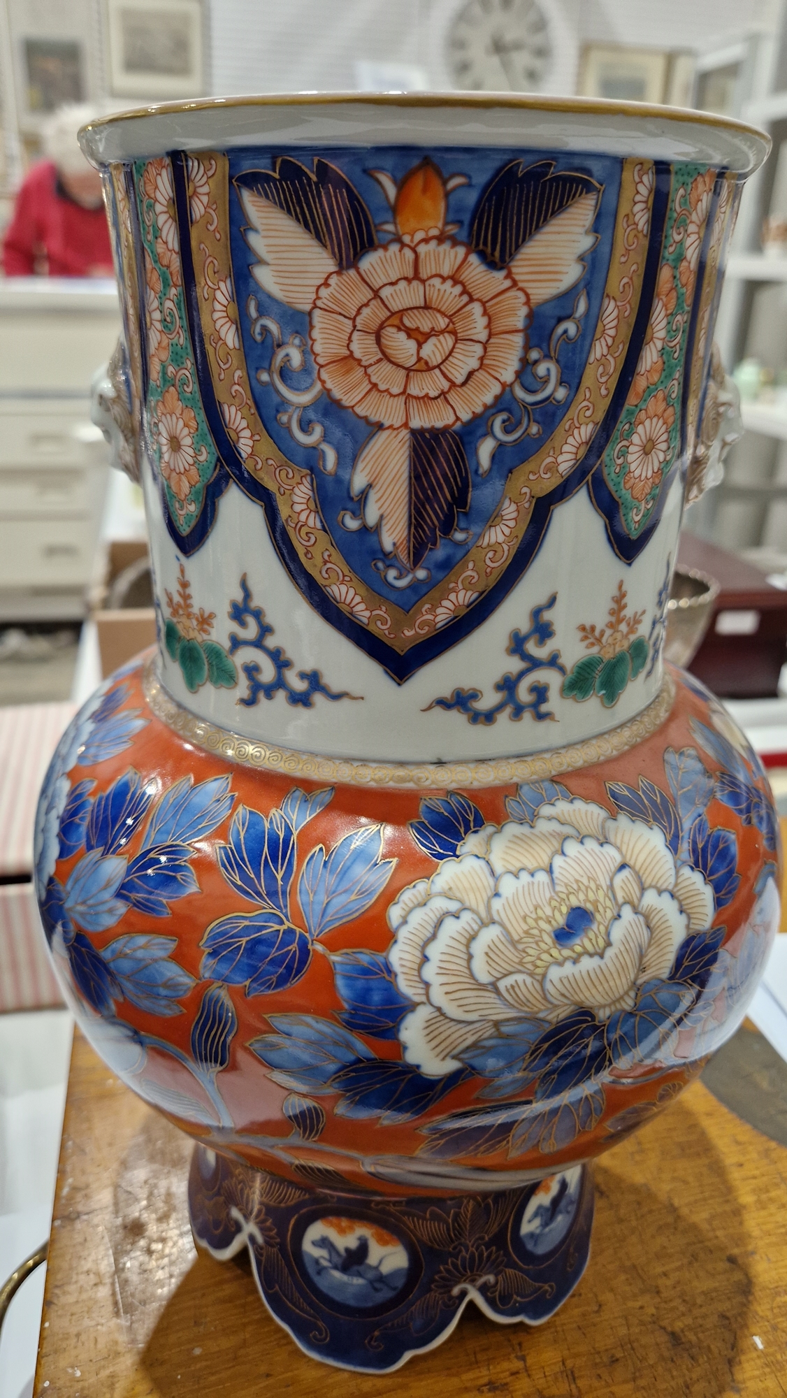 20th century Japanese imari vase, four-character mark in underglaze blue to base, painted with - Image 6 of 13