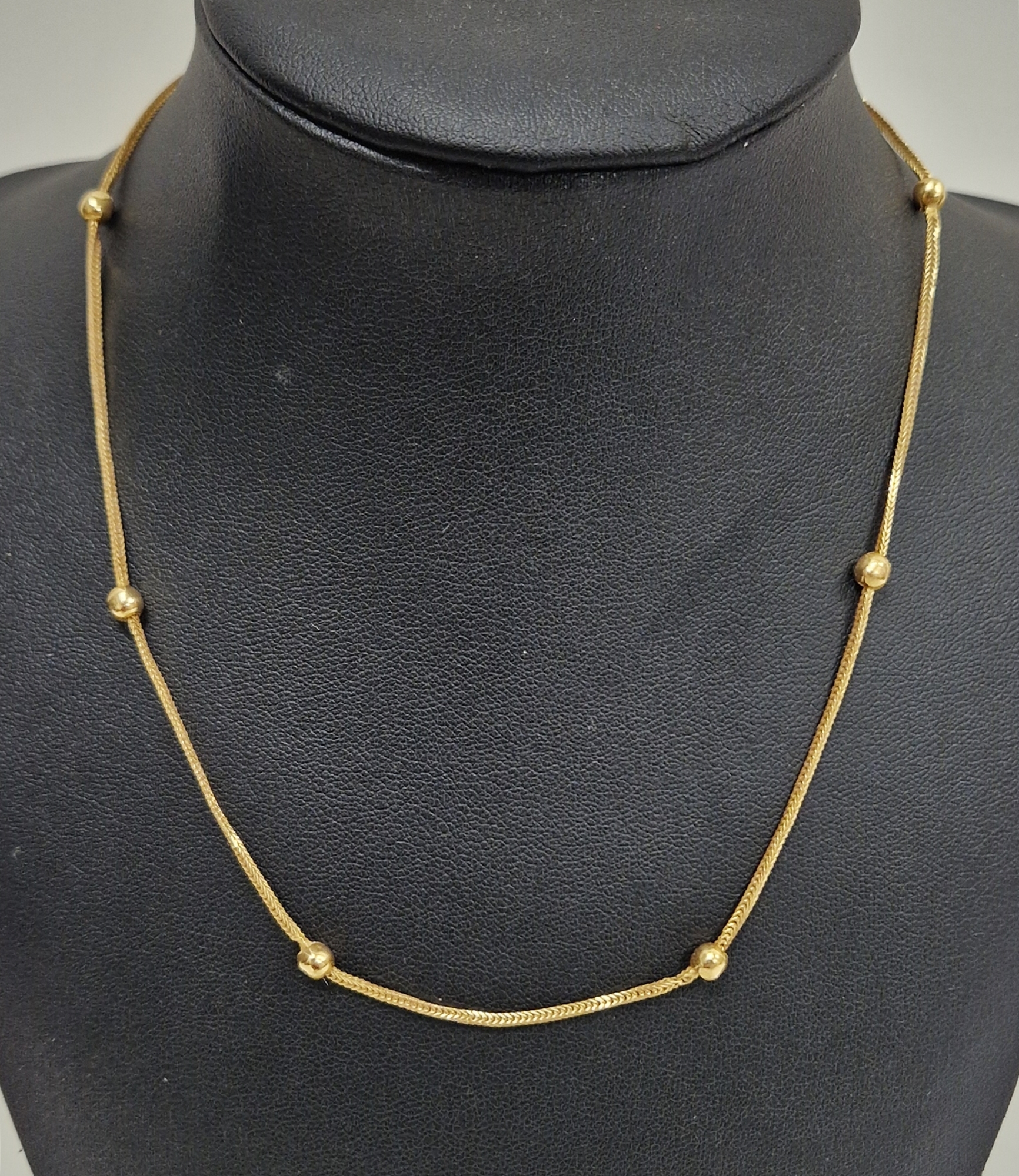 18ct gold herringbone and ball-pattern chain necklace, 5g  Condition Report Length approx. 40cm