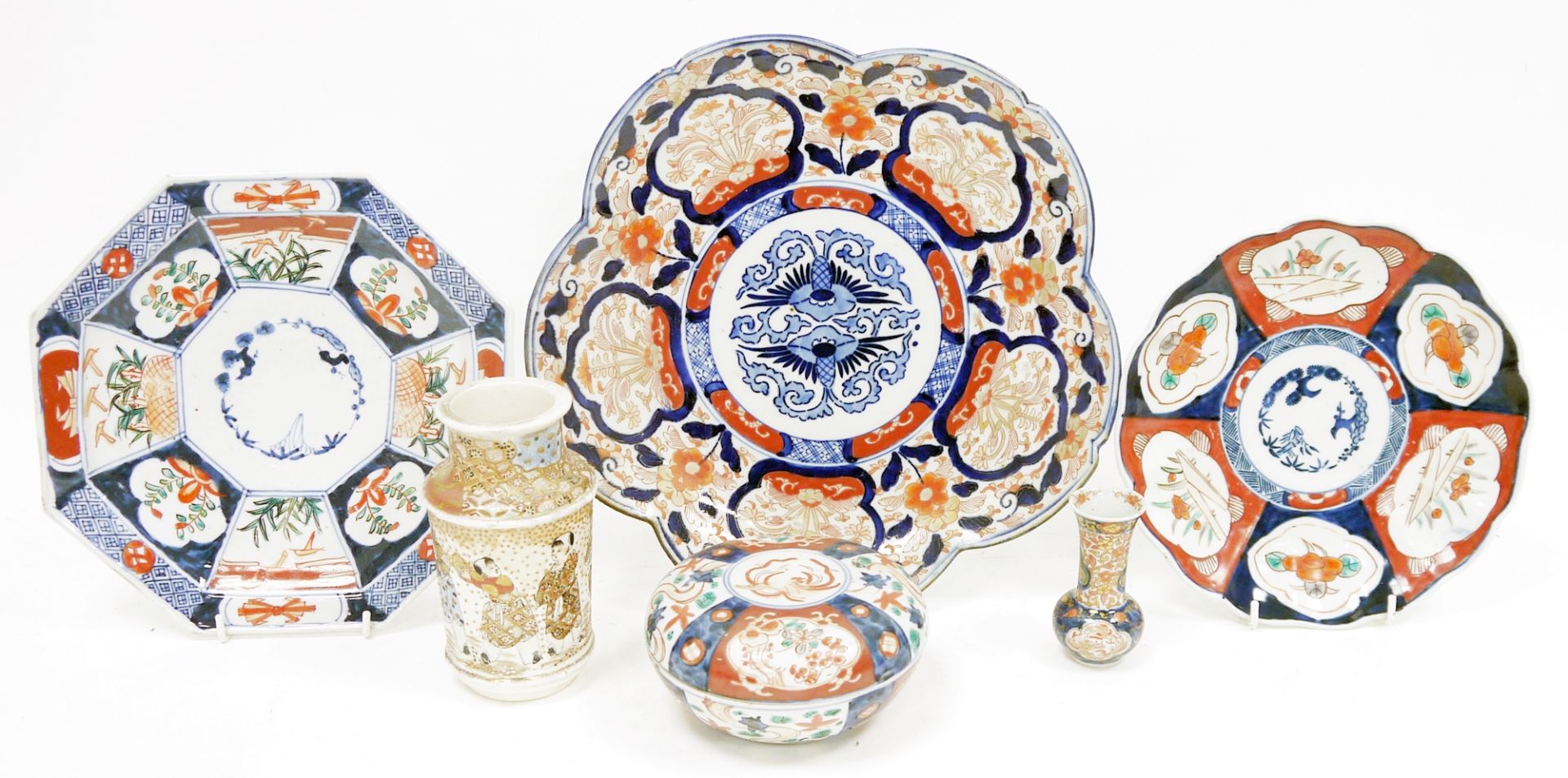 Group of 19th century Japanese imari wares including dishes, scalloped plates, circular bowl and