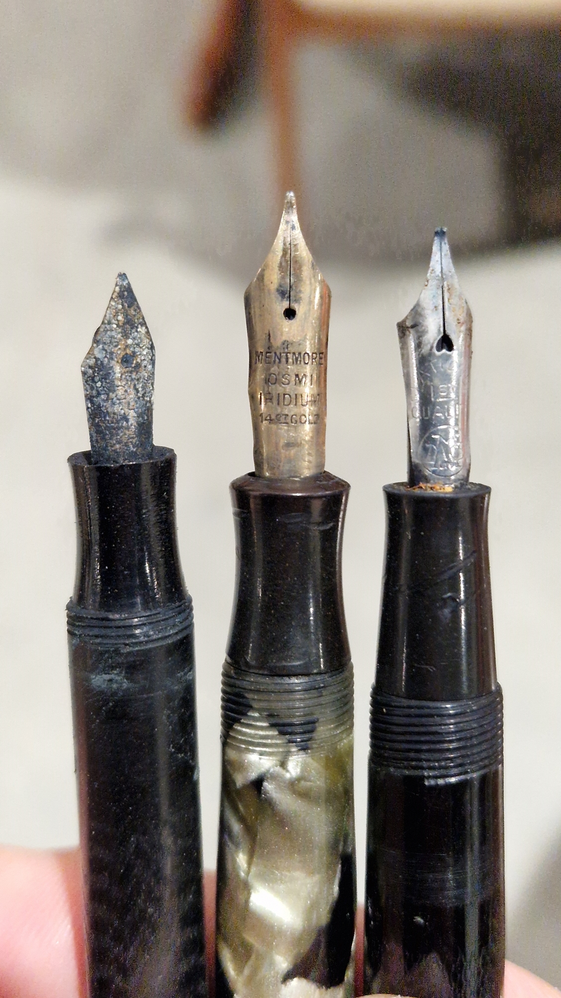 Collection of vintage fountain pens, including: Swan, Quick Drying Ink Co., Mentmore, including 14CT - Image 5 of 7