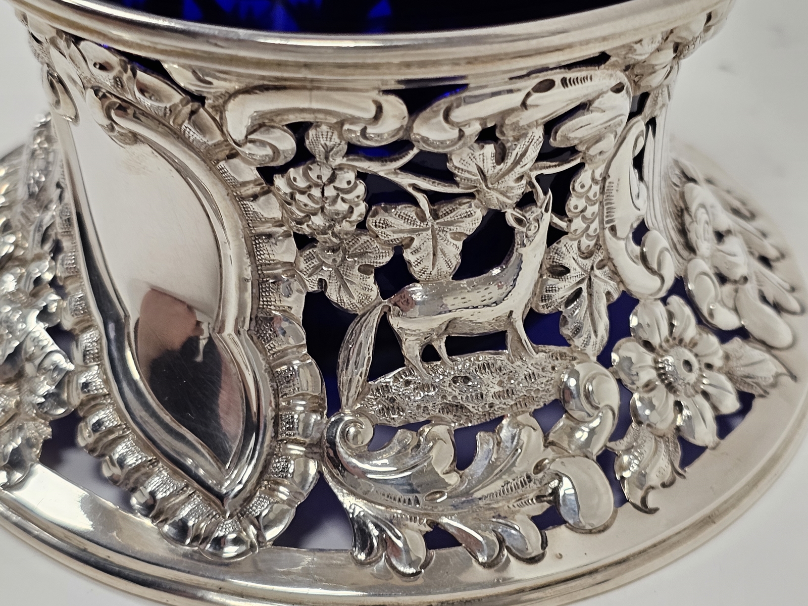 Pair late Victorian/Edwardian graduated 'Irish' silver dish rings, each of typical waisted - Image 4 of 4