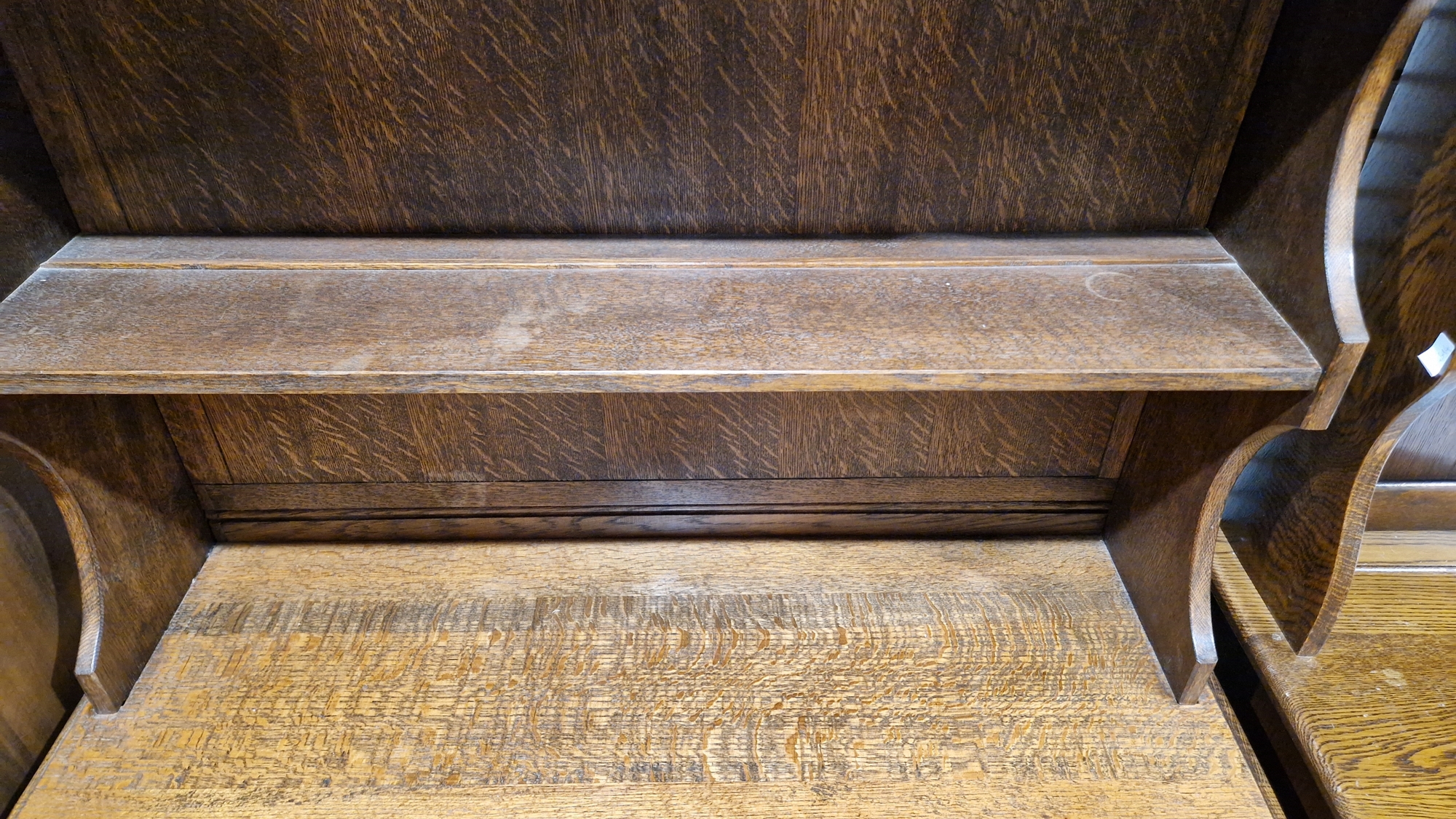 Oak Welsh dresser with two-tier platerack over two short drawers and a two-door cupboard, brass - Image 5 of 13