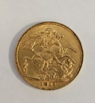 George V (1910-1936) sovereign, 1911 bare head left, rev St George and dragon, date below