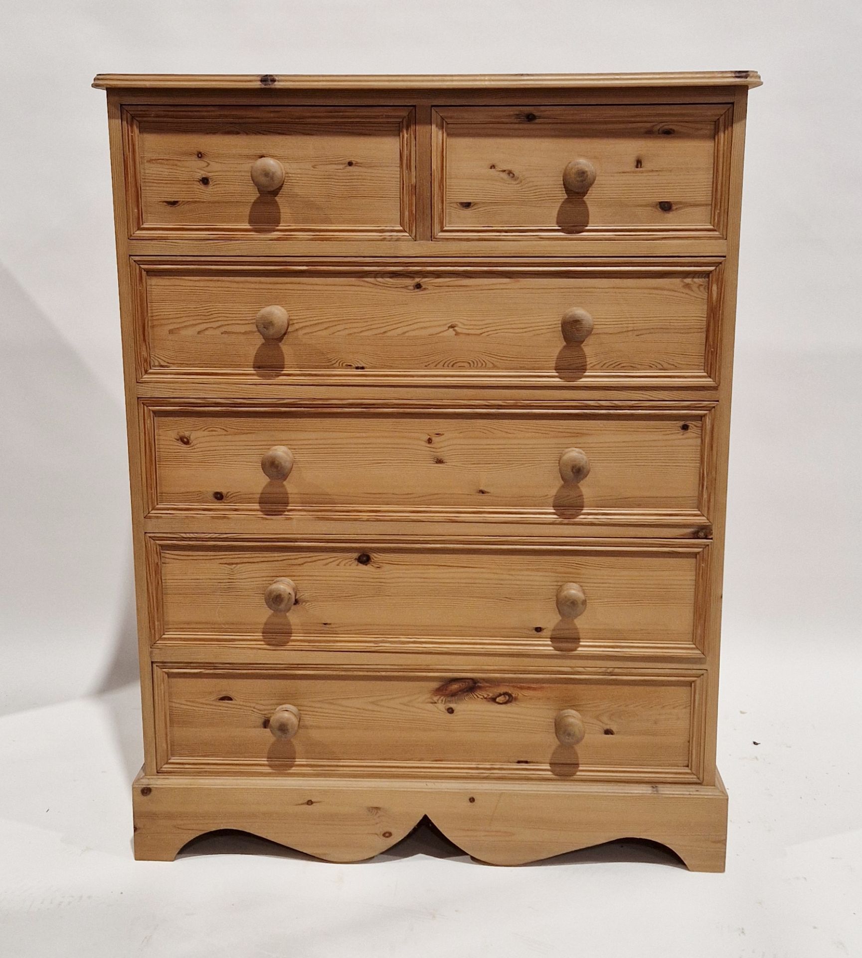 Contemporary pine chest of drawers, the moulded top above two short drawers and four long graduating