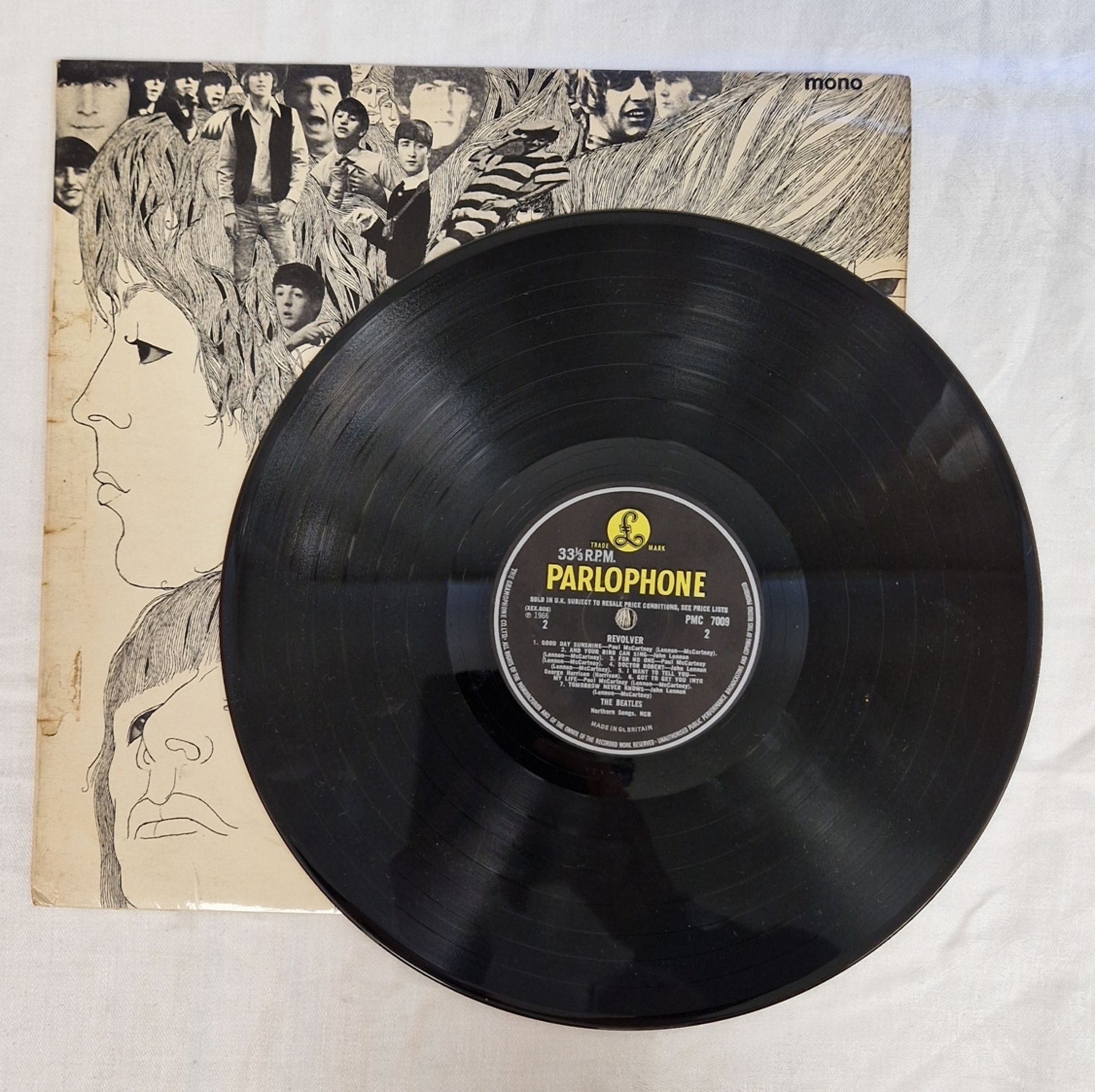 Collection of Beatles vinyl LPs including Meet the Beatles T2047, Please Please Me PMC1202, A Hard - Image 5 of 16