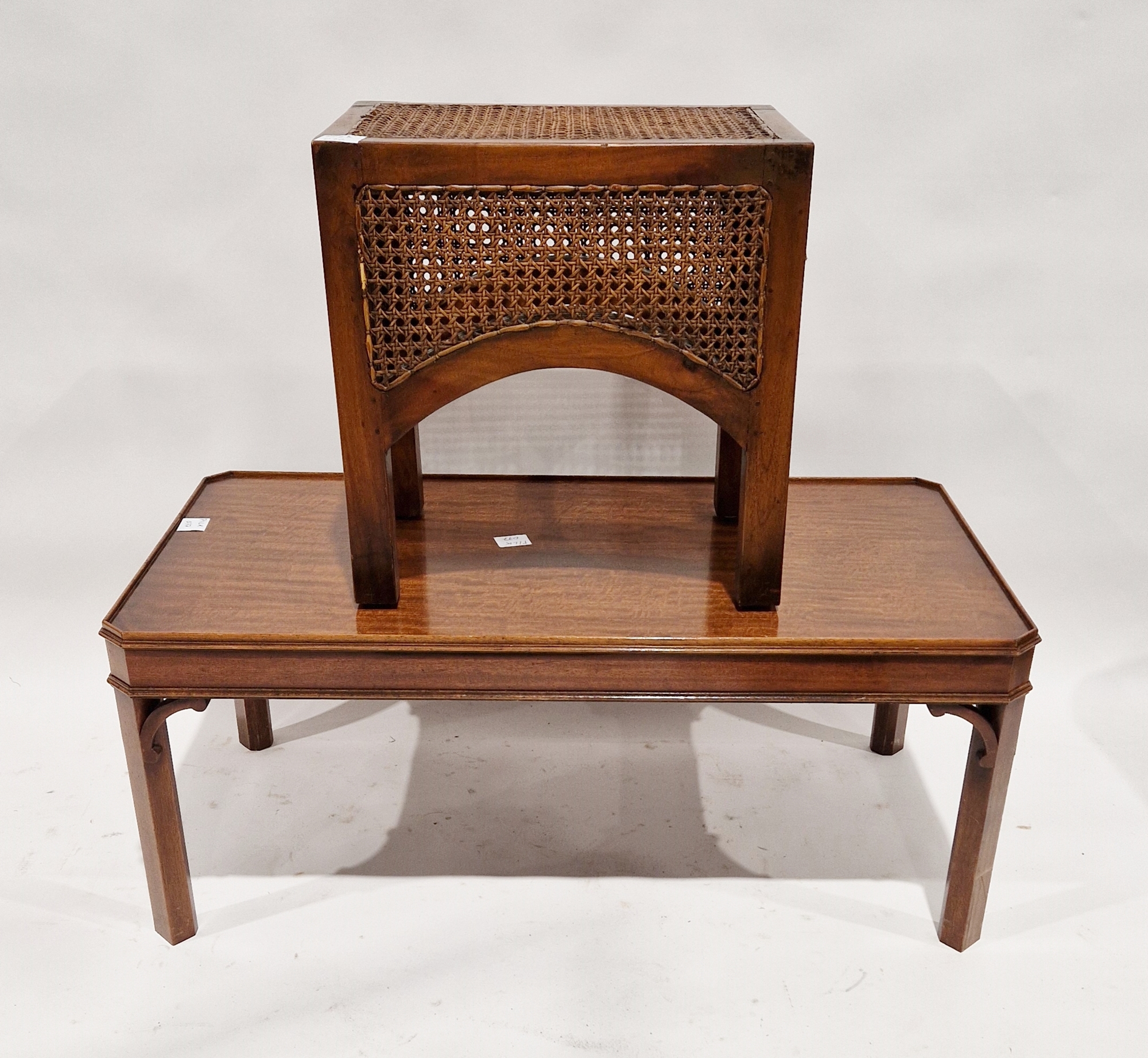 Mahogany coffee table of rectangular form with chamfered corners, 44cm high x 107cm wide x 56cm deep - Bild 2 aus 2