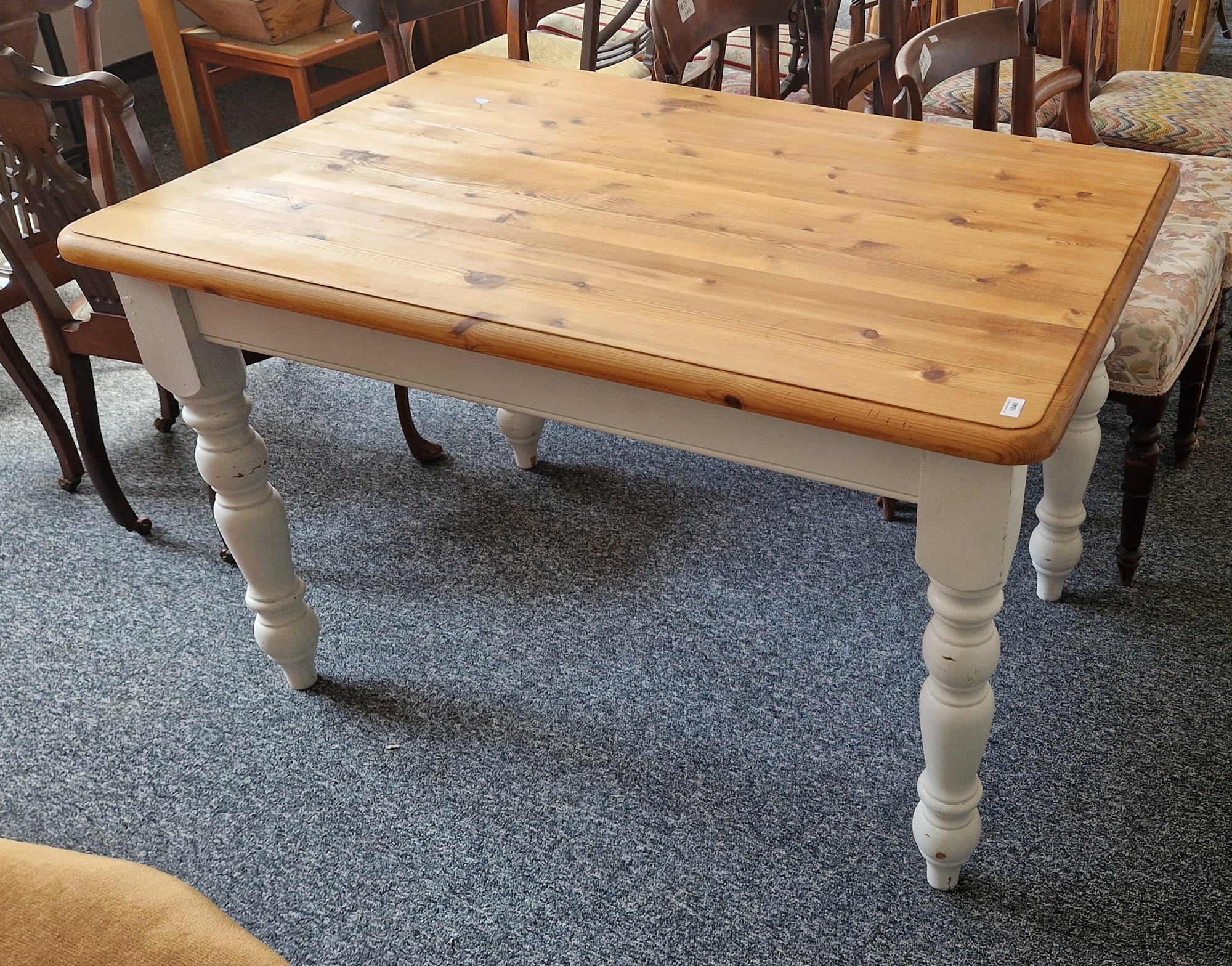 Pine dining table of rectangular form, the base white painted, 76cm high x 121cm long x 84cm deep
