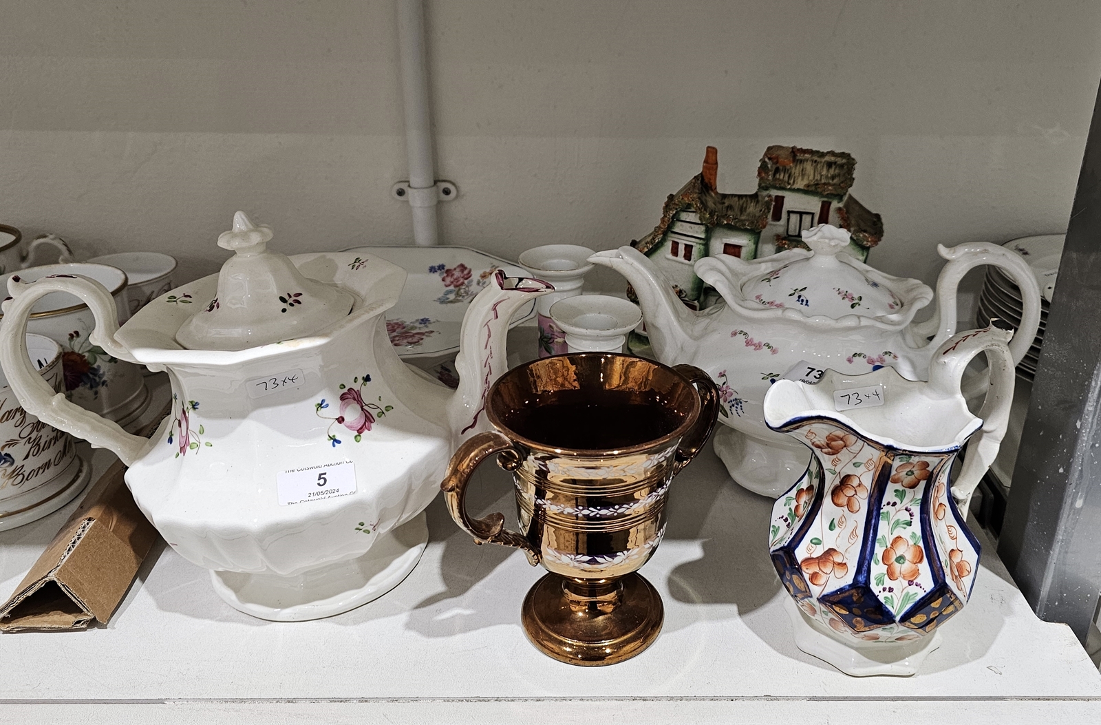 Group of 19th century Staffordshire pottery and porcelain, including a model of a tiered cottage - Bild 2 aus 2