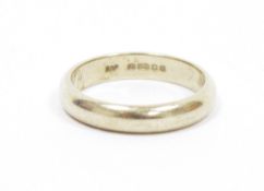 9ct white gold wedding band, gross weight 3.1g approx. (size N)