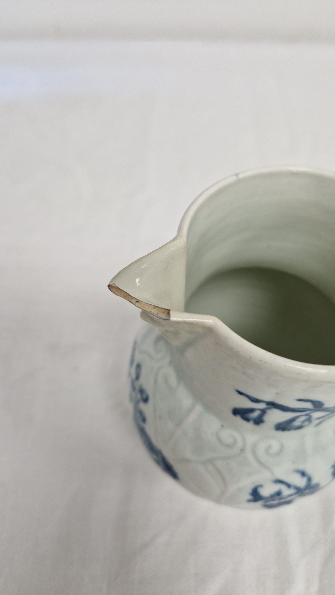 Worcester porcelain small cabbage leaf moulded mask jug, circa 1780, blue crescent mark, with mask - Image 6 of 30