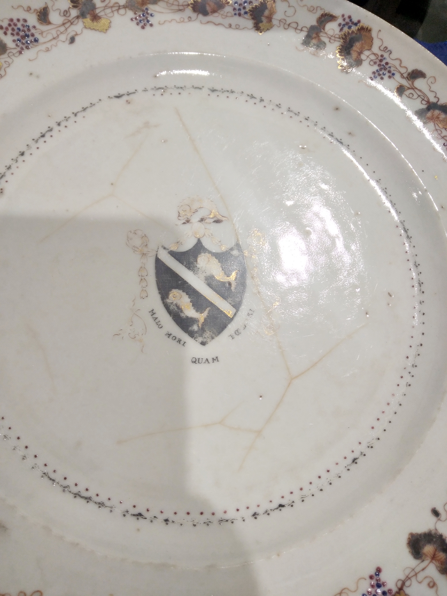 Set of 18th century Chinese export armorial dinner plates, each decorated with a black hatched - Image 15 of 20
