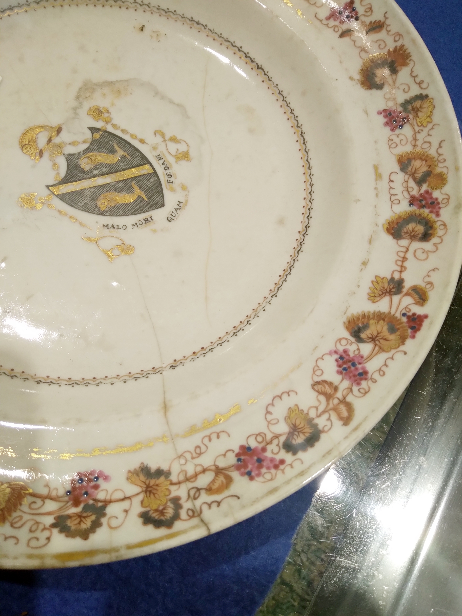 Set of 18th century Chinese export armorial dinner plates, each decorated with a black hatched - Image 2 of 20