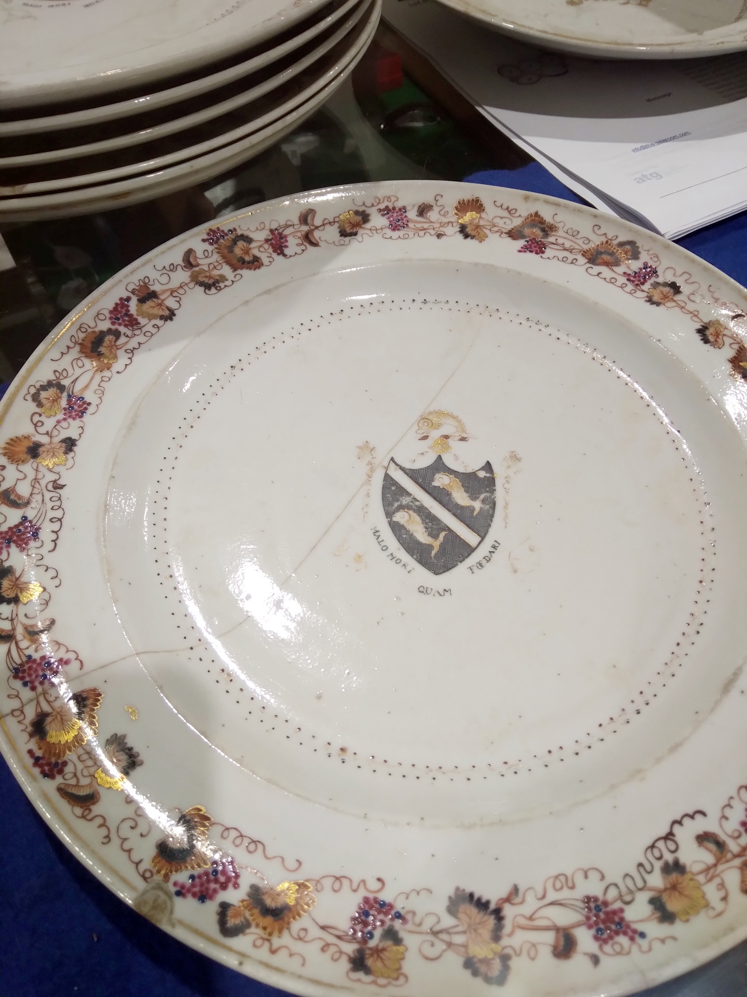 Set of 18th century Chinese export armorial dinner plates, each decorated with a black hatched - Image 17 of 20