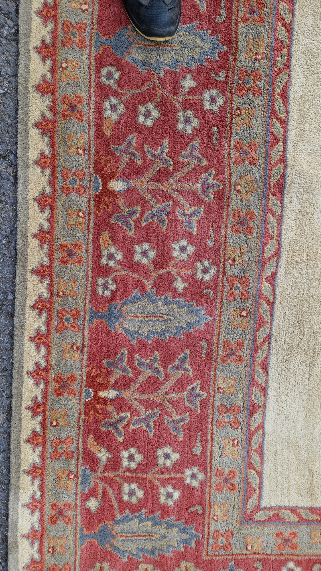 Large wool carpet of revived Eastern style, having stiff leaf and floral spray iron red border and - Bild 17 aus 22