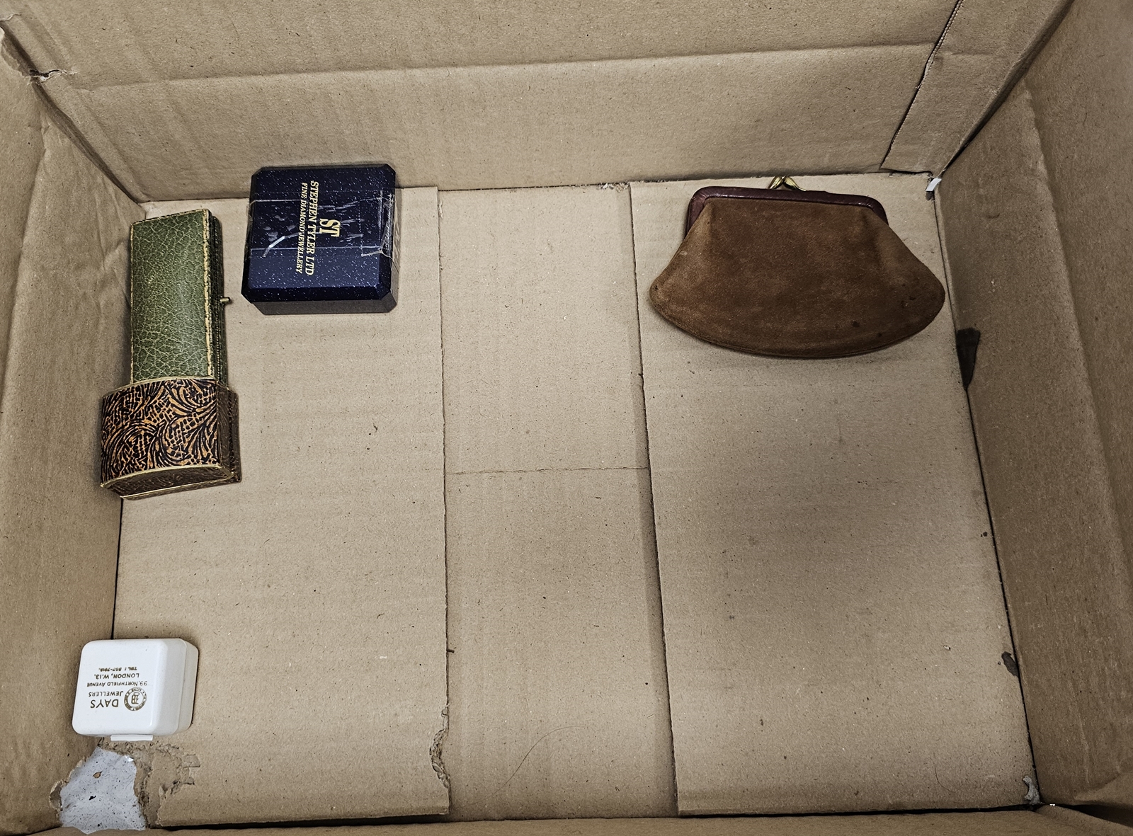 Quantity empty jewellery boxes including Harrods green and gilt, bridge card set, backgammon set, - Bild 8 aus 8