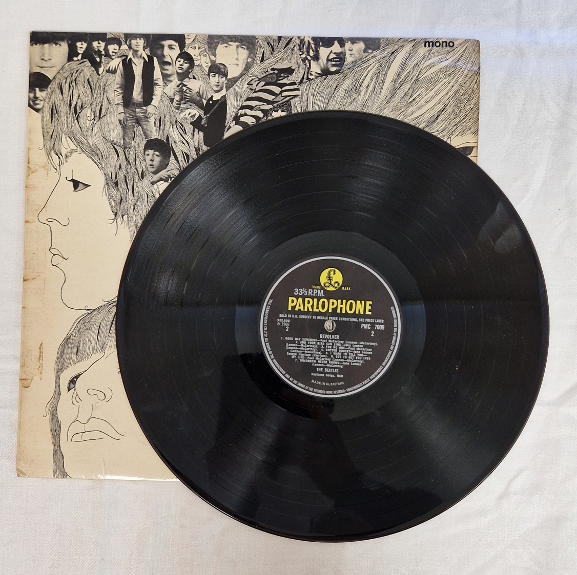 Collection of Beatles vinyl LPs including Meet the Beatles T2047, Please Please Me PMC1202, A Hard - Bild 13 aus 16