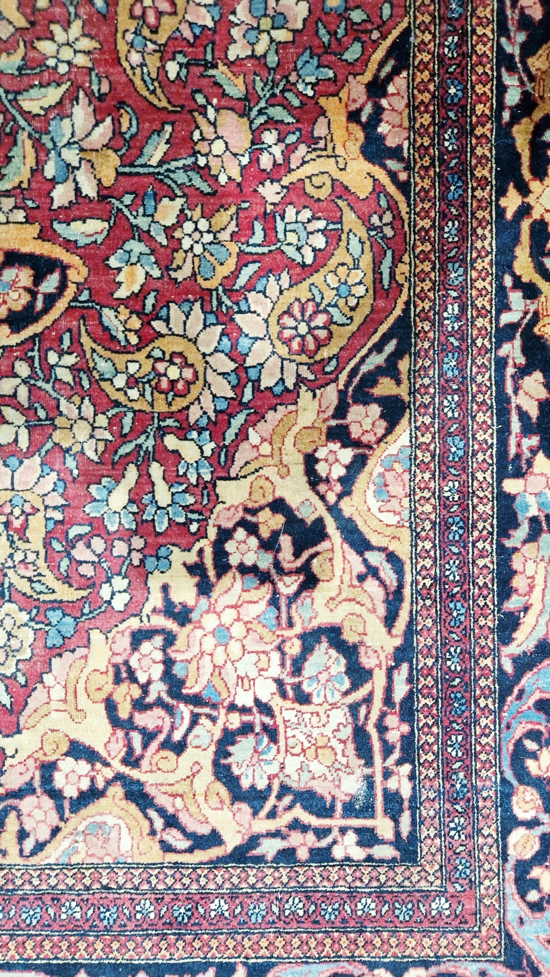 Eastern wool rug of Persian design, having black arabesque to the cherry red field with allover - Bild 7 aus 32