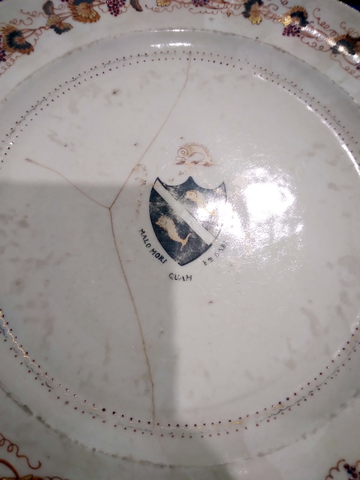 Set of 18th century Chinese export armorial dinner plates, each decorated with a black hatched - Image 8 of 20
