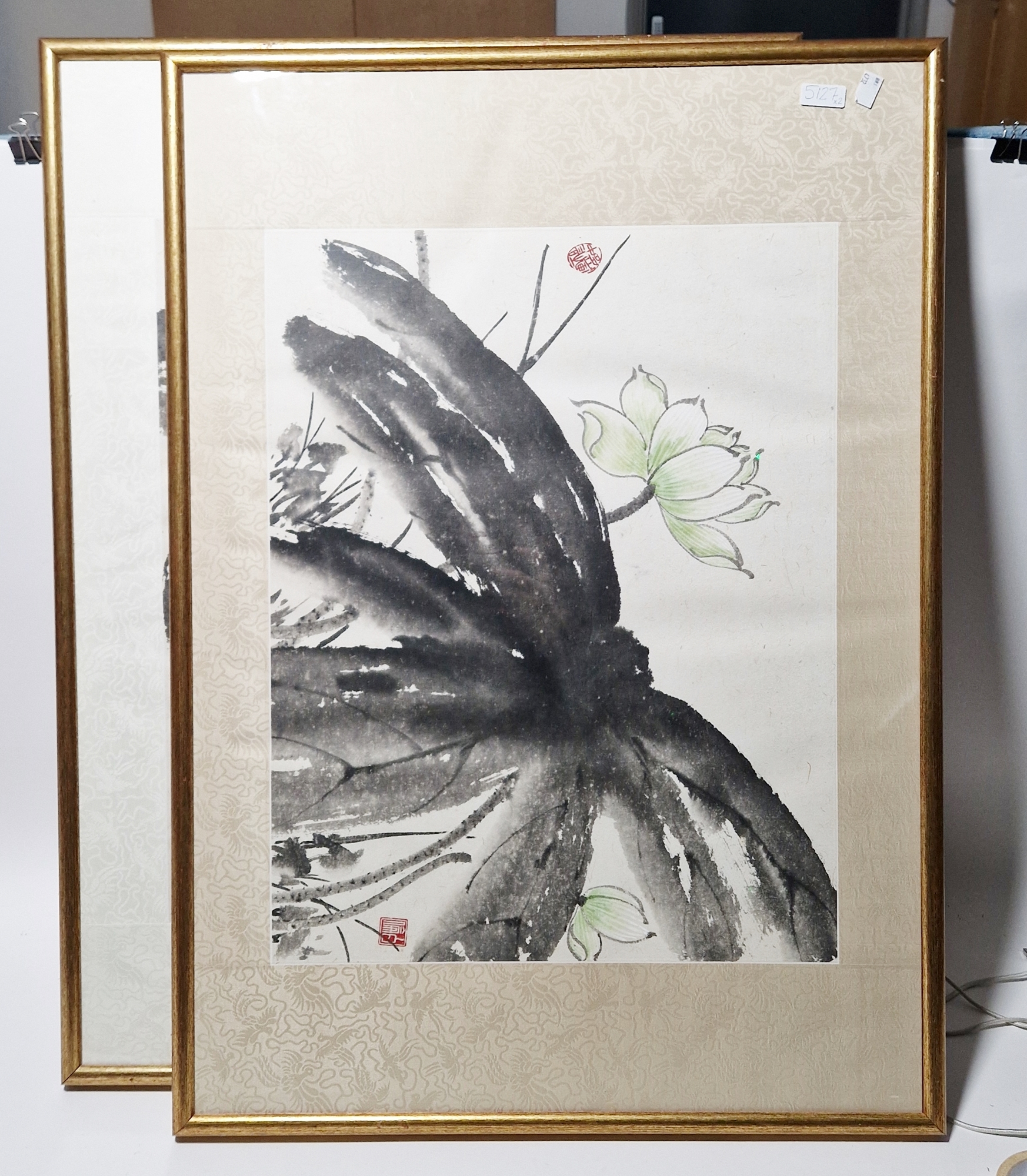 Chinese school Watercolour Pair of floral watercolours, artist's seal mark, framed and glazed, image - Bild 5 aus 5