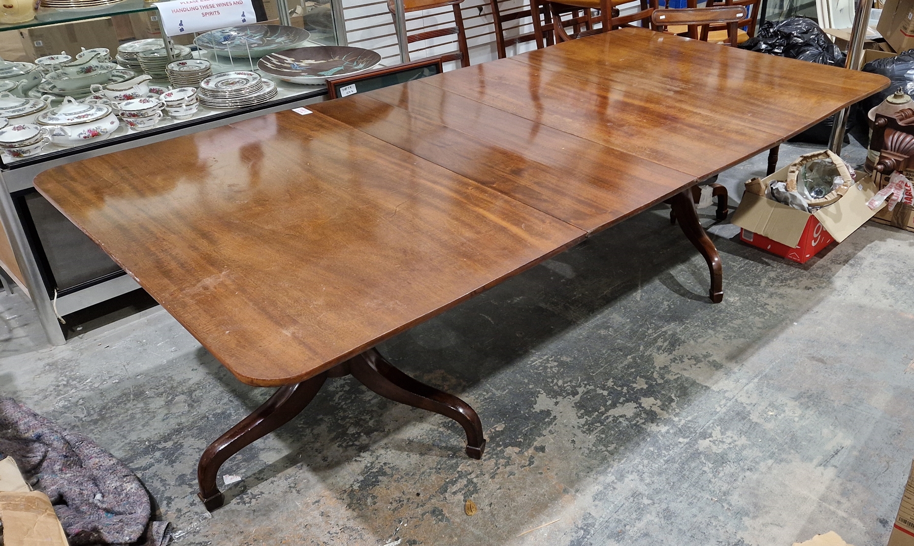 Regency-style mahogany extending two-pillar dining table, 73.5cm high x 118cm wide x 149cm long
