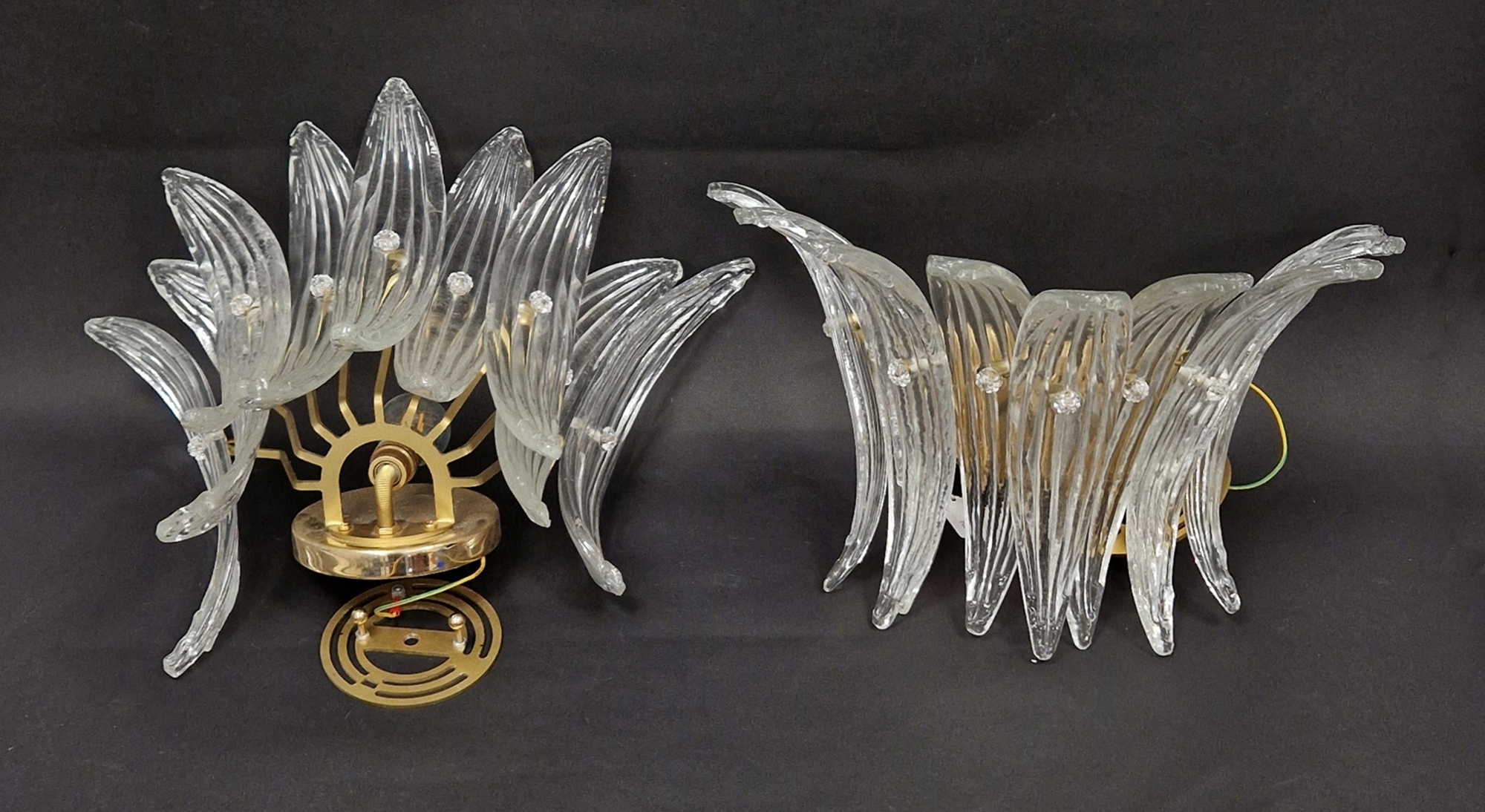 Pair Barovier & Toso Murano glass 'Palmette' wall sconces, model number 5310-1, in the form of - Image 2 of 3