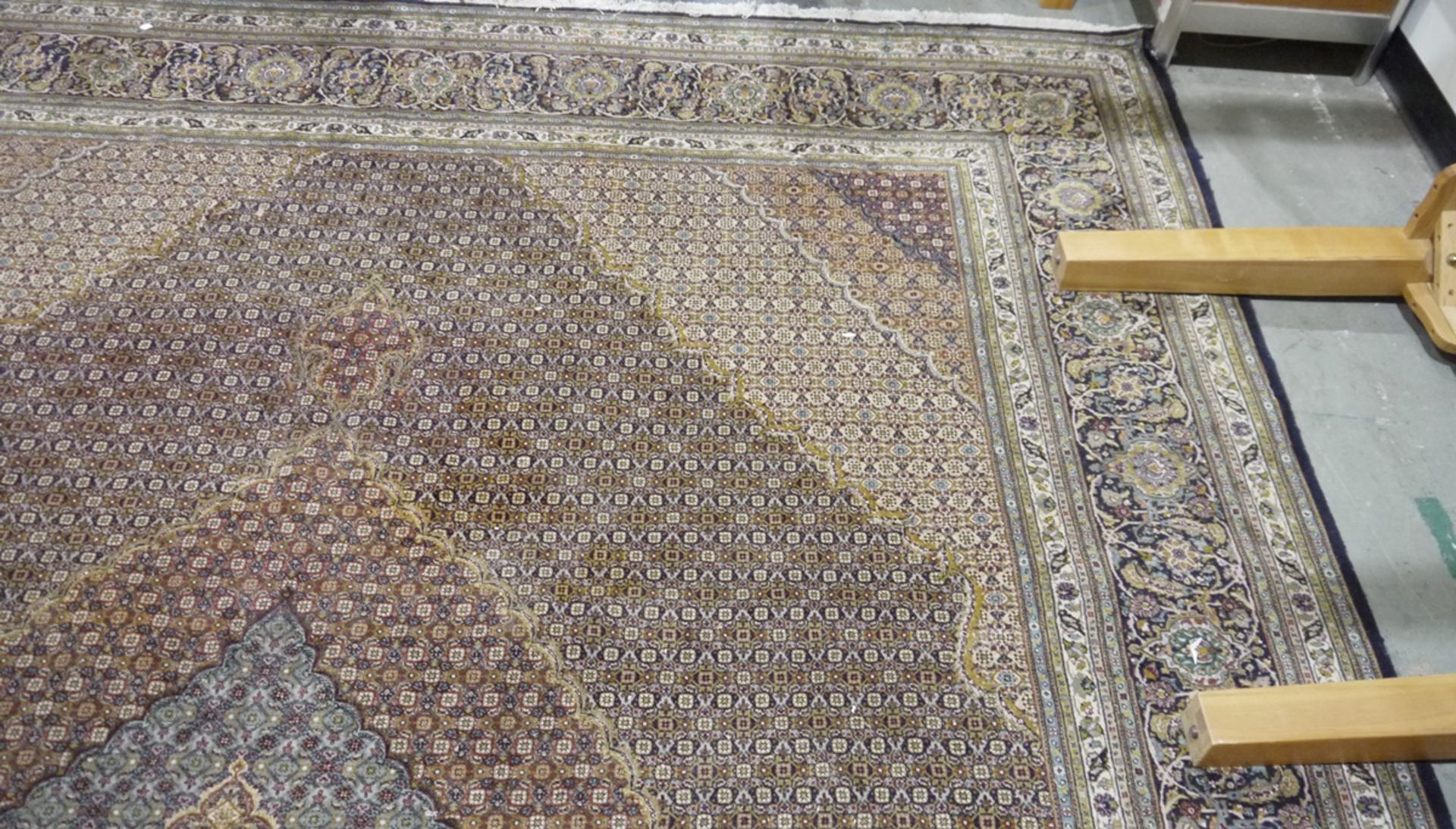 Large Persian wool carpet with concentric scalloped lozenge arabesques to the field, each with - Image 4 of 6