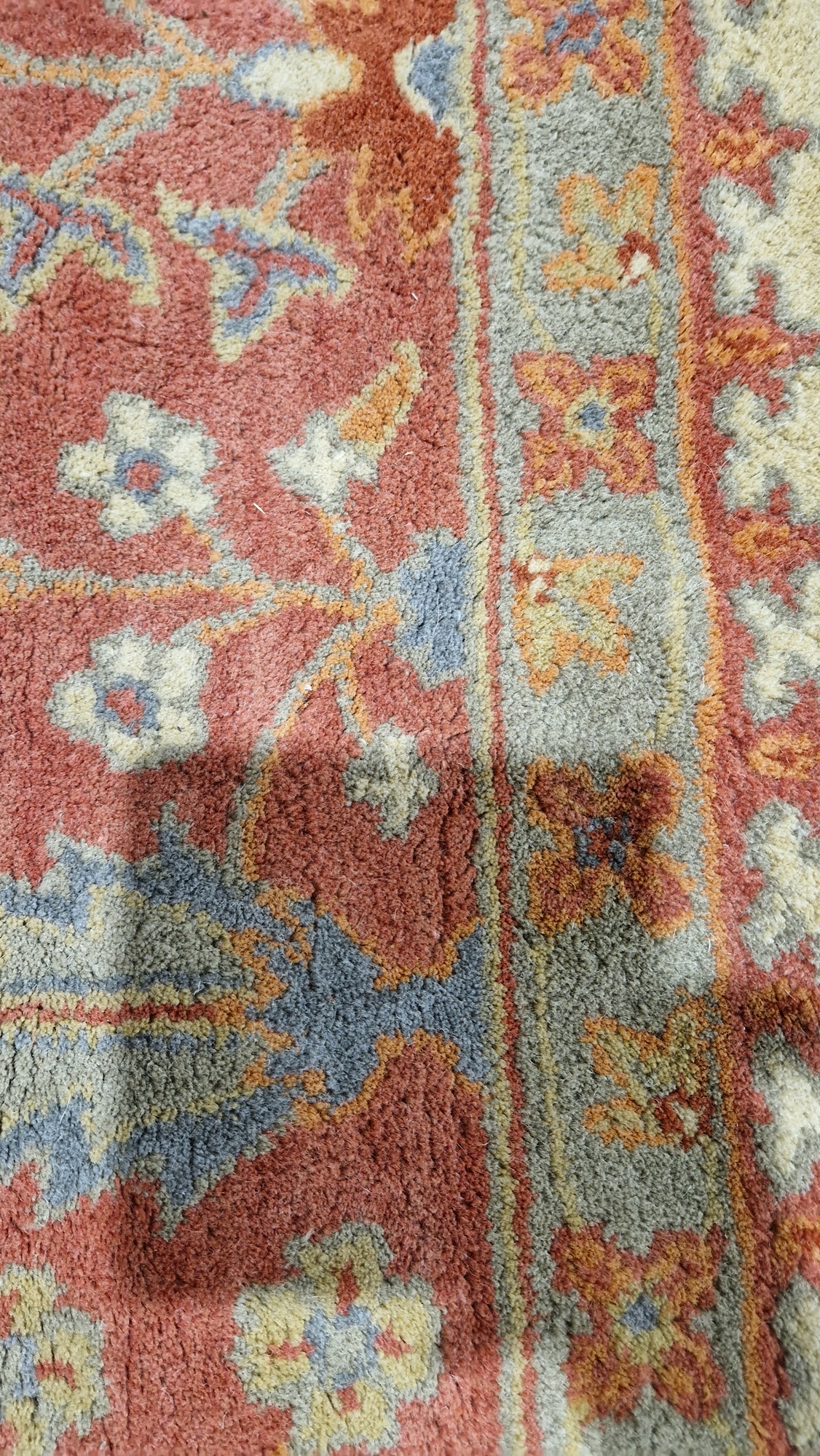 Large wool carpet of revived Eastern style, having stiff leaf and floral spray iron red border and - Bild 3 aus 22