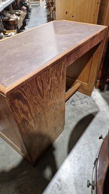 AB Good Furniture Units mid century golden oak desk, the rectangular top inset with brown leather - Image 12 of 48