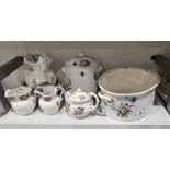 Early 19th century English porcelain part wash set and other items similar, probably Coalport,