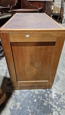 AB Good Furniture Units mid century golden oak desk, the rectangular top inset with brown leather - Image 38 of 48