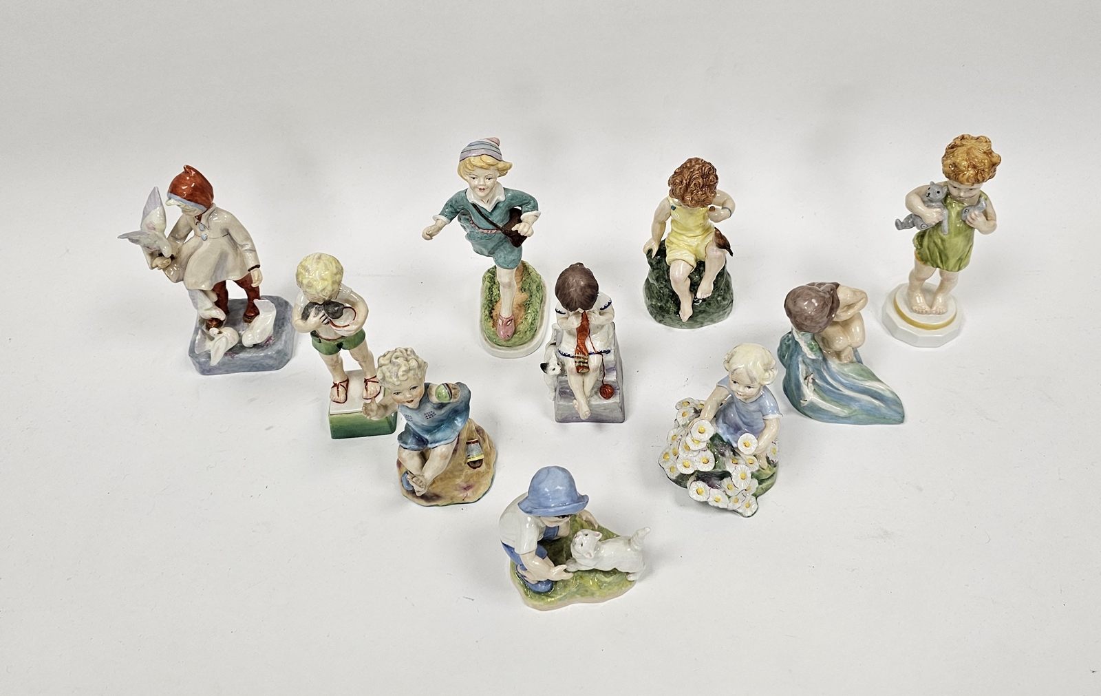 Group of Royal Worcester figures of months of year and days of the week by F G Doughty, printed - Bild 2 aus 8