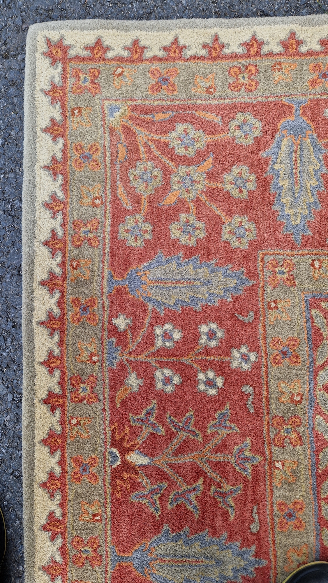 Large wool carpet of revived Eastern style, having stiff leaf and floral spray iron red border and - Bild 10 aus 22