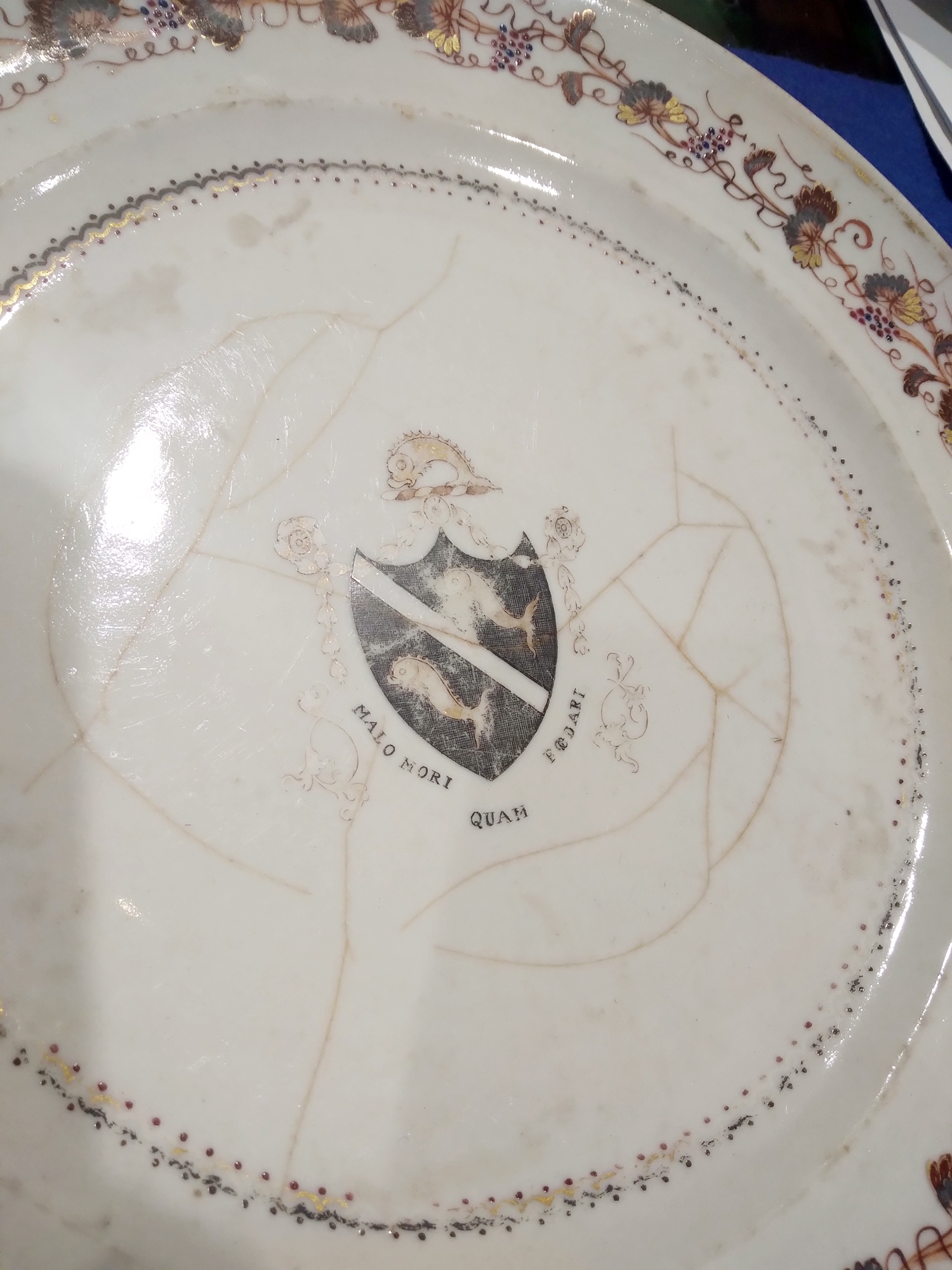 Set of 18th century Chinese export armorial dinner plates, each decorated with a black hatched - Image 12 of 20
