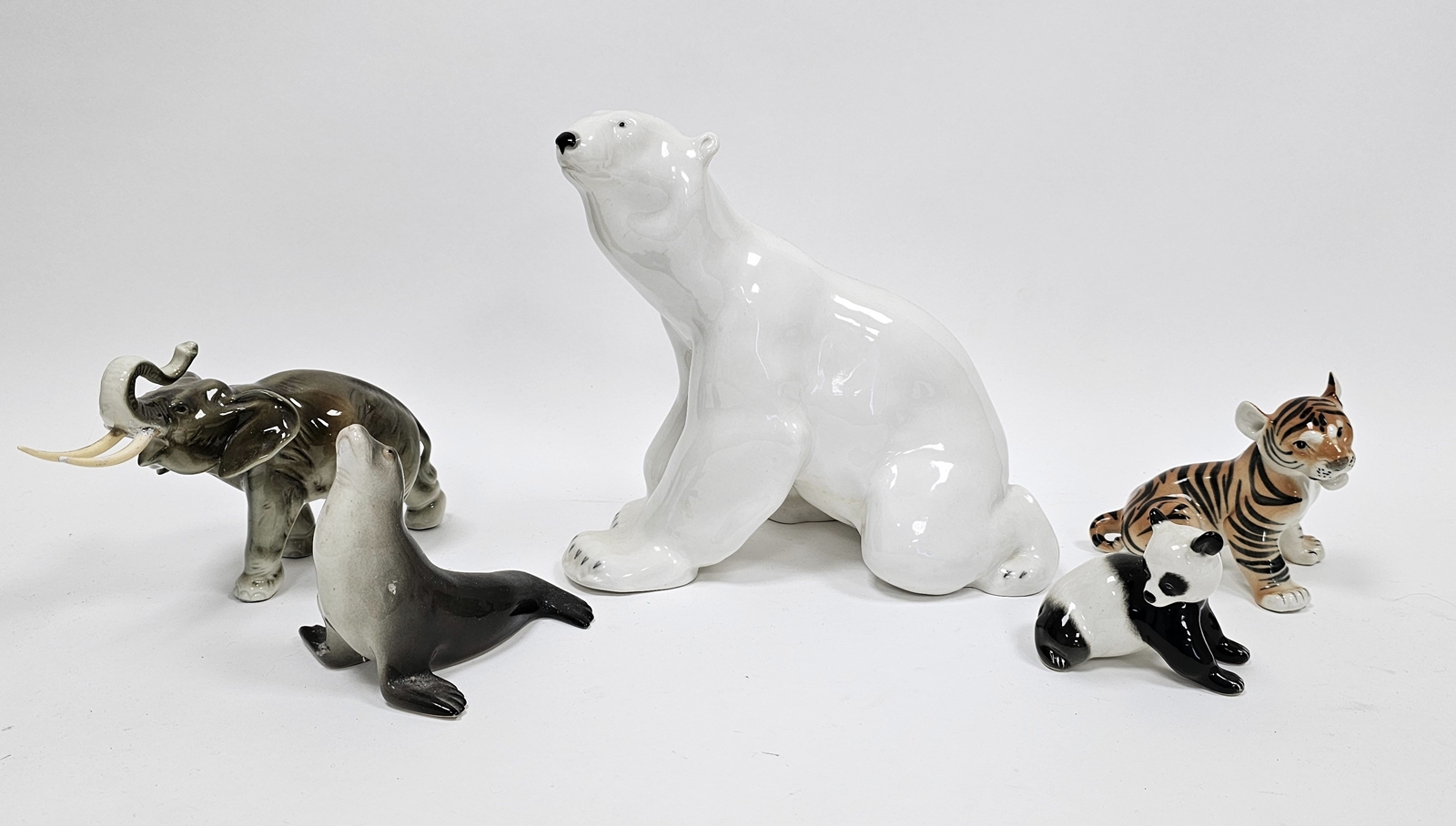 Five Russian (Lomonosov) models of animals, iron red printed factory marks, comprising a polar bear, - Bild 7 aus 12
