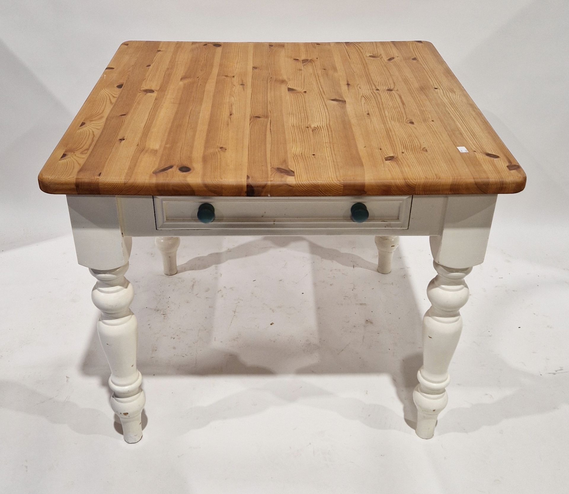 20th century pine breakfast table with white painted legs, 76cm high x 91cm wide x 92cm deep - Image 2 of 2