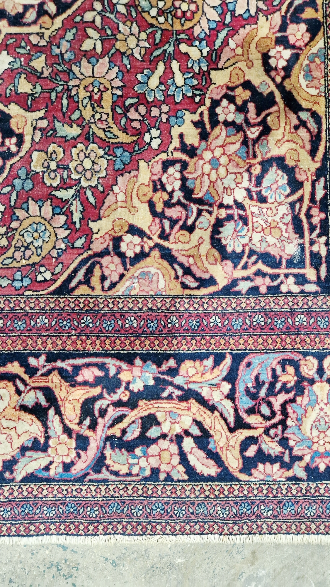 Eastern wool rug of Persian design, having black arabesque to the cherry red field with allover - Bild 4 aus 32