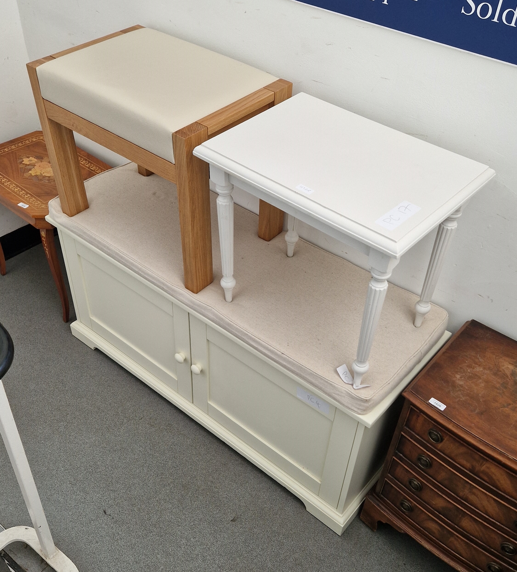 Modern white painted two-door cupboard, a modern oak stool and a white painted side table (3) - Image 2 of 2