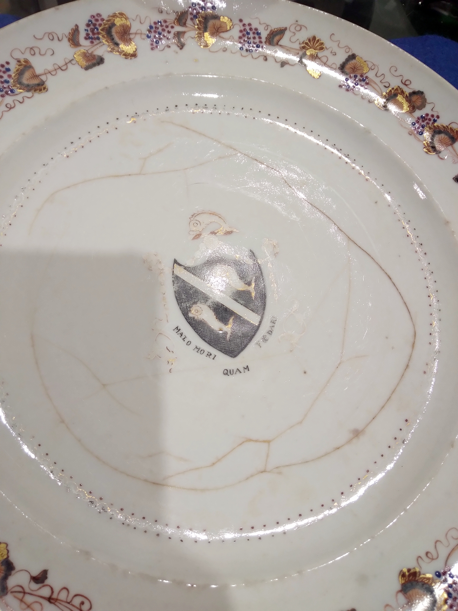 Set of 18th century Chinese export armorial dinner plates, each decorated with a black hatched - Image 14 of 20