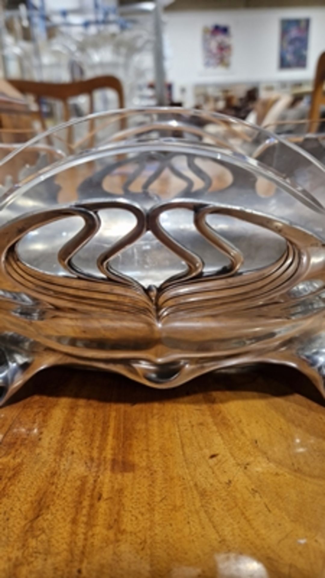 Early 20th century Art Nouveau Orivit pewter fruit dish of oval form, no.2281, with original glass - Image 8 of 18