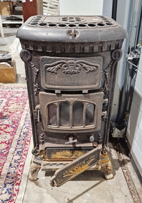 Antique cast iron stove, 90cm high x 61cm wide x 47cm deep