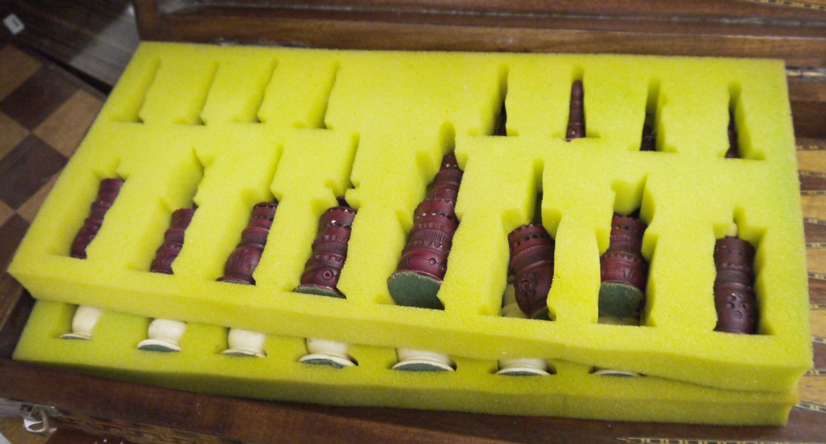 Marquetry inlaid games box containing Mexican chess pieces, the whites being made of bone and the - Image 2 of 2
