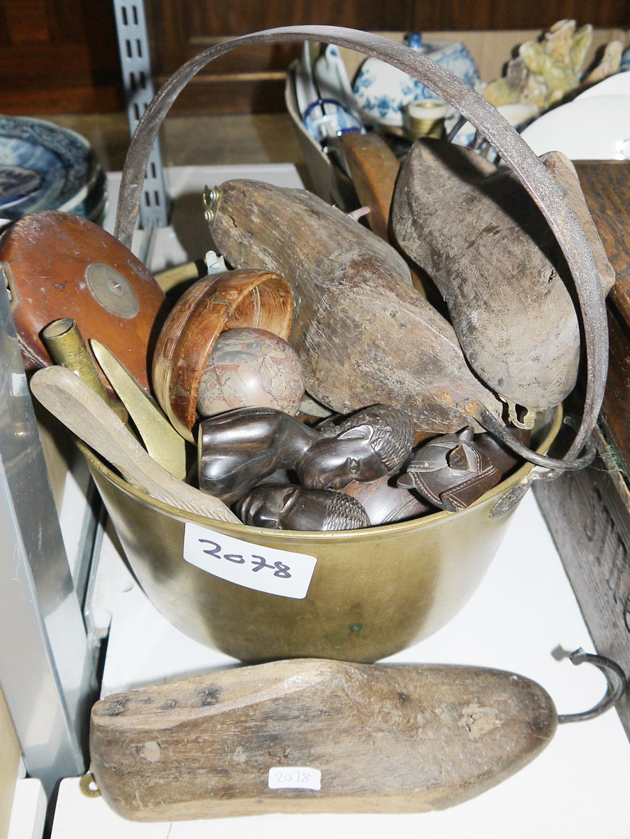 Three wooden shoe lasts altered to be hooks, assorted treen to include carved African heads, a - Image 2 of 3