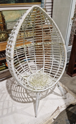 Wicker egg-shaped garden chair