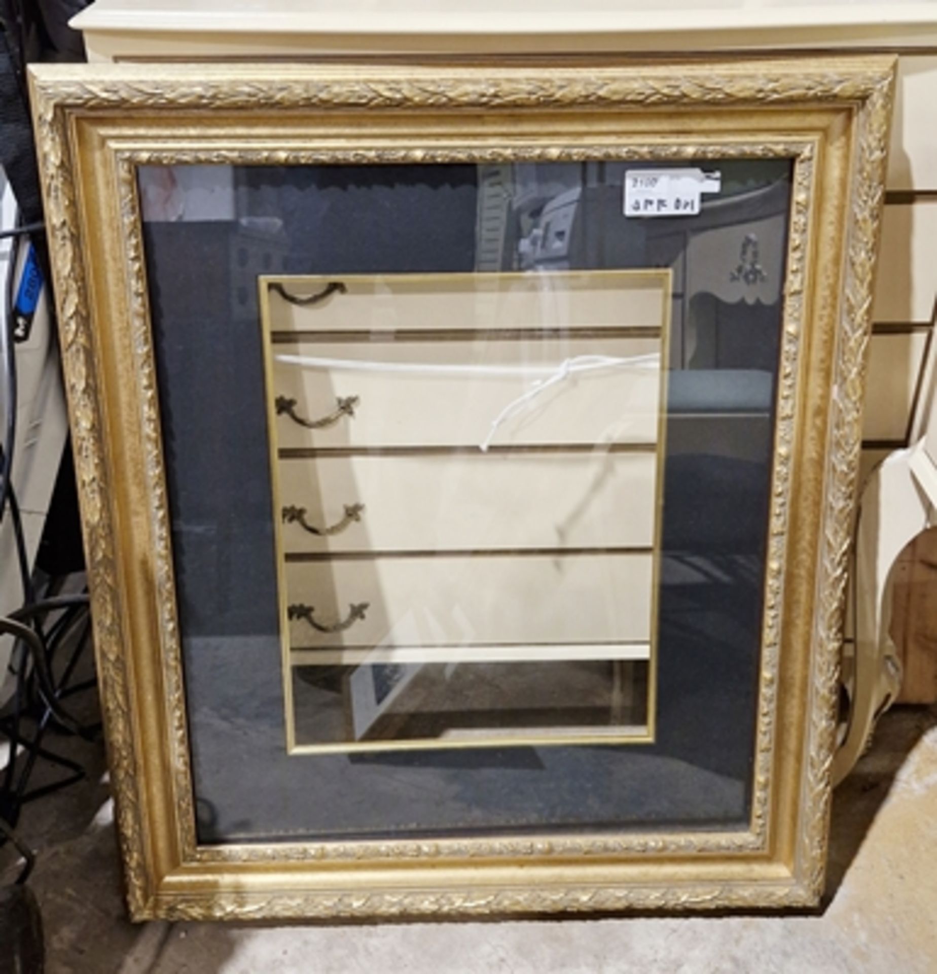 Impressive gilt picture frame, with mount and glass