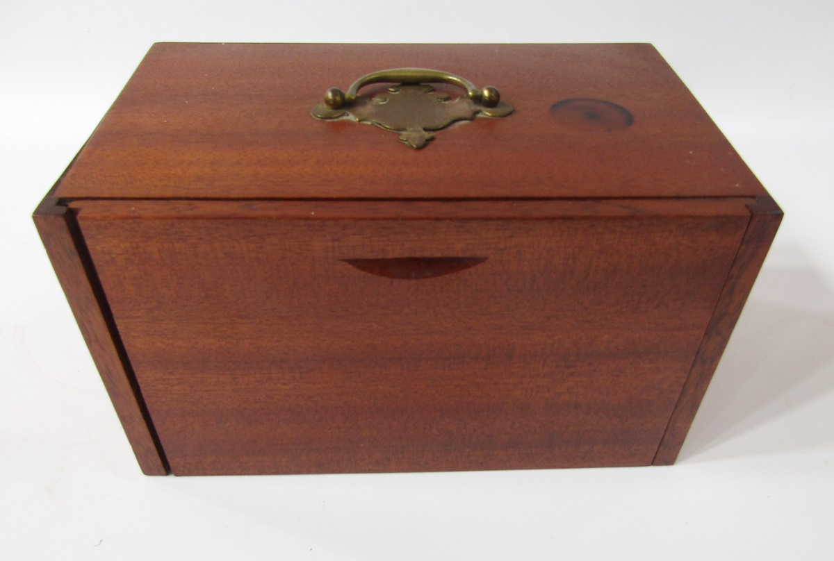 Bone and wood mahjong set with instruction booklet, in stained wood five-drawer table top cabinet - Image 8 of 13