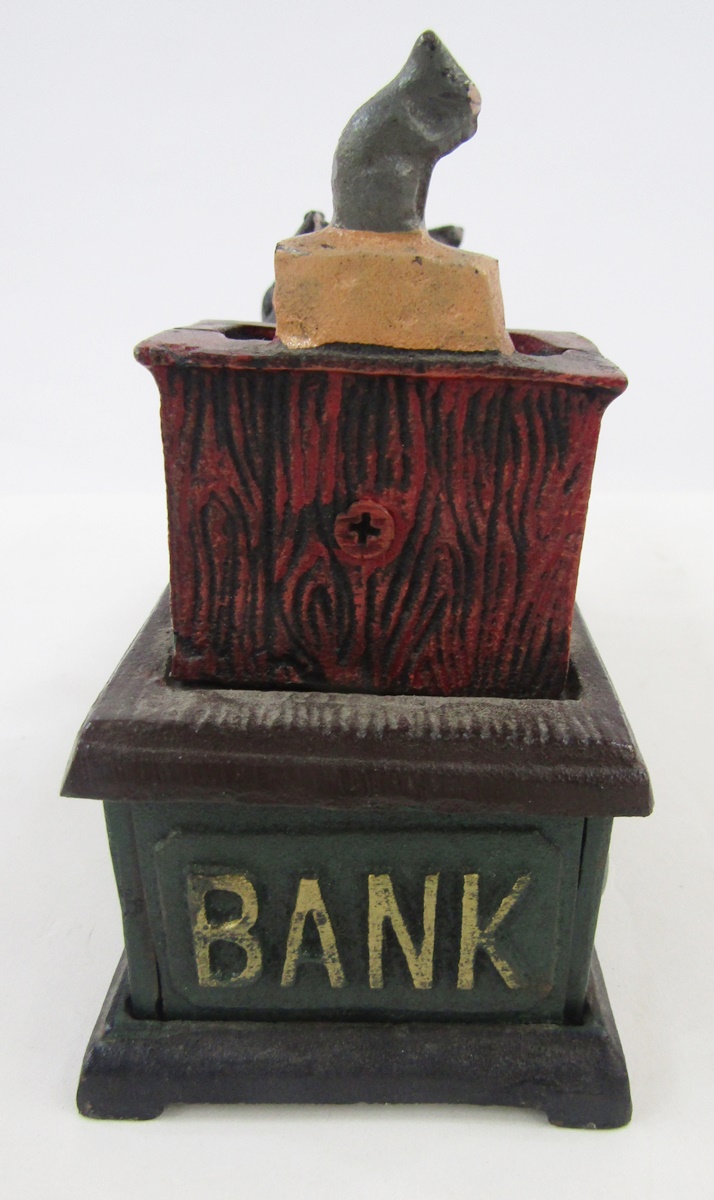 Reproduction cast iron cat and mouse money box, a 1977 coinage of Great Britain and Northern Ireland - Image 2 of 9
