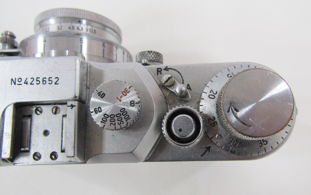 Leica IIIc rangefinder camera, serial number 425652, 1946/47, with Leitz Summar f=5c, 1:2 lens, no - Image 6 of 6